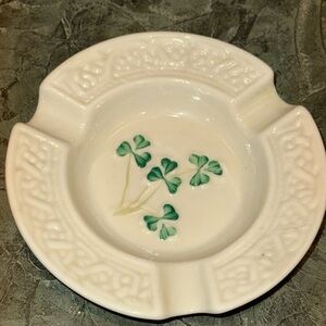 ☘️ Belleek 4-1/4 inch Cream Green Lucky Shamrock Clover Porcelain Ashtray Celtic
